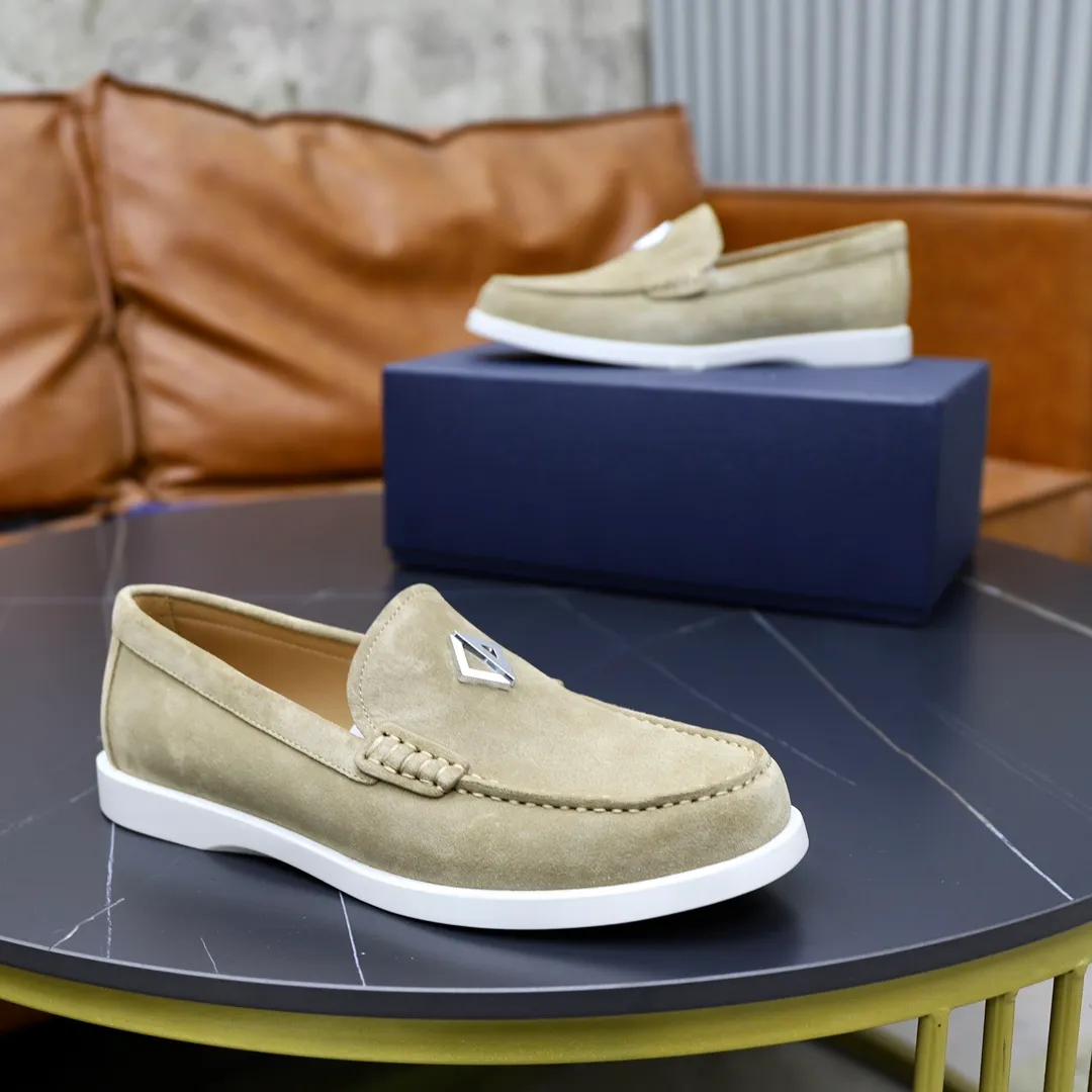 Ex-factory price: 540🙅‍♂️🙅‍♂️🙅‍♂️ Brand: Dior DIOR Standard code: Men's code 38/44 (45 can be customized) Grade: Same as the official website Material: Original cowhide stitching, cowhide lining, original TPU wear-resistant soft outsole Style categories: Leisure and sports version, footwear for driving, young fashion, European and American trends, British style Color: actual picture color